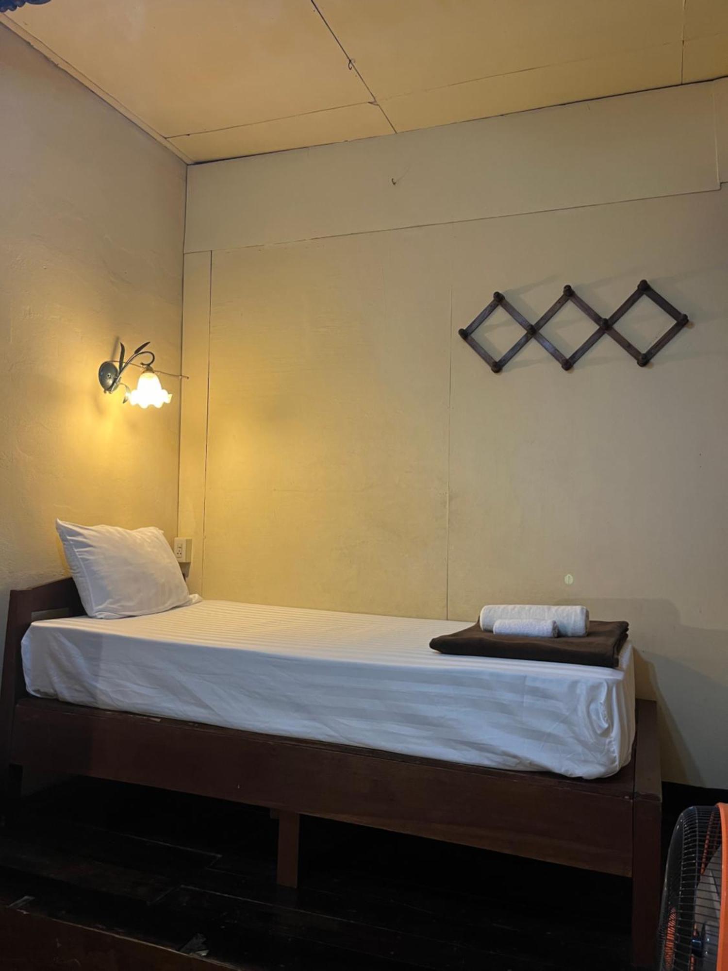 Tata Guesthouse Csiangmaj Kültér fotó