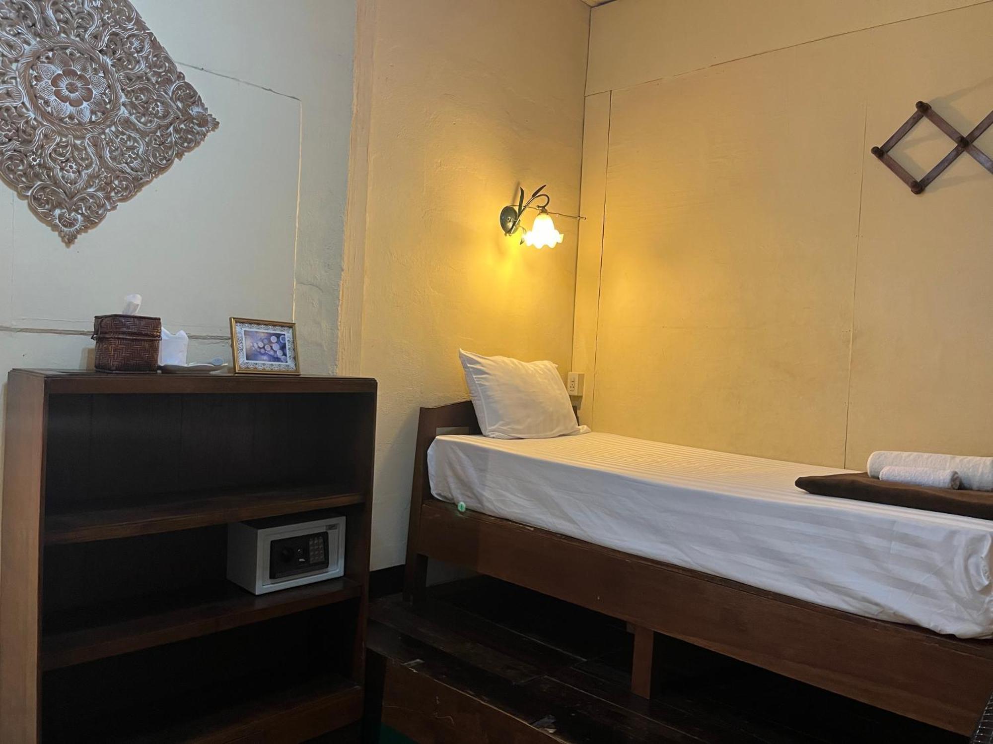 Tata Guesthouse Csiangmaj Kültér fotó