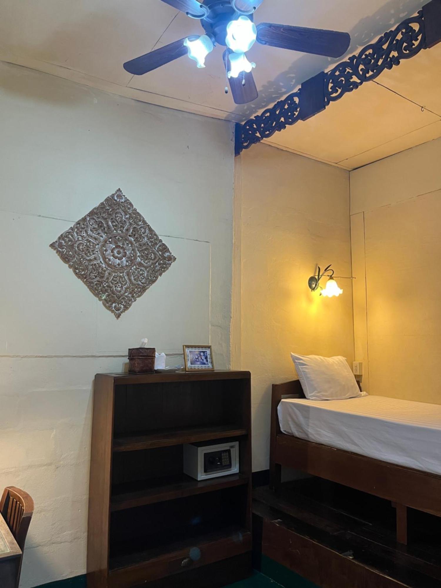 Tata Guesthouse Csiangmaj Kültér fotó